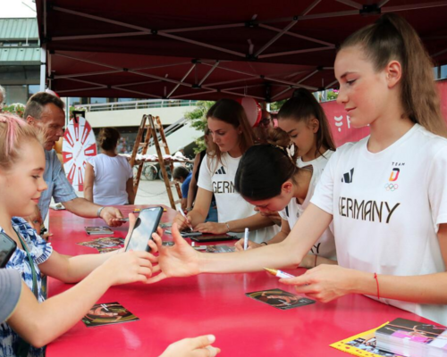 Fellbacher Zeitung: "Fellbachs Gymnastinnen werden wie Rockstars gefeiert"